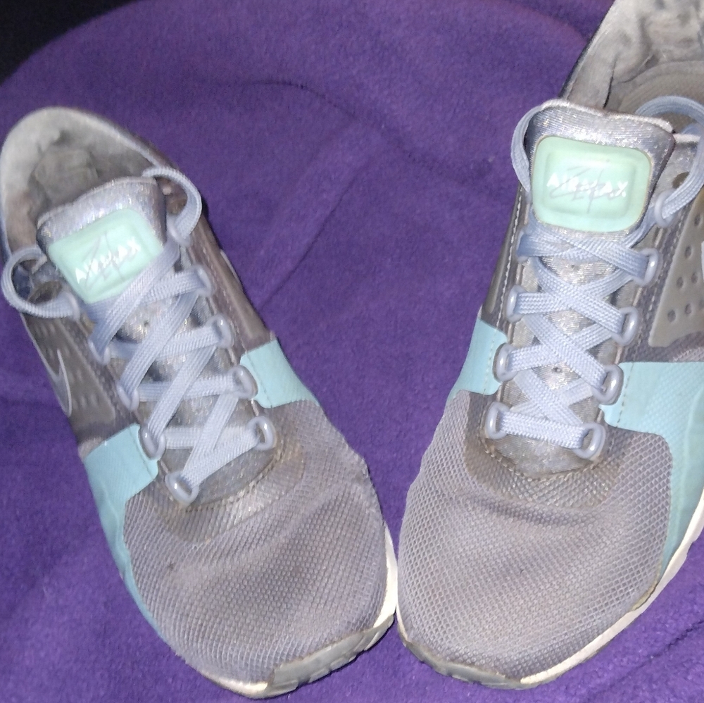 Nike Women's Gray and Teal Sneakers